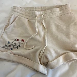 Taylor Swift loving him was red shorts